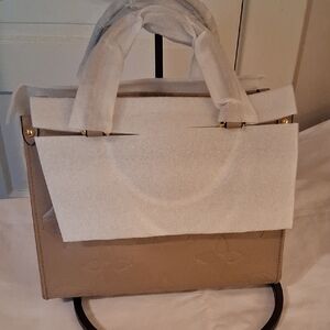 Source Unknown Elegant Tan Handbag With Gold Tone Hardware And Crossbody Strap